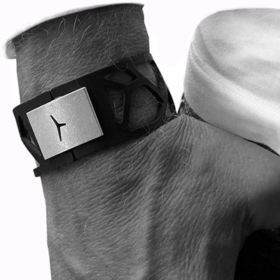 wristband in silicone black Quadra by Paug sweden