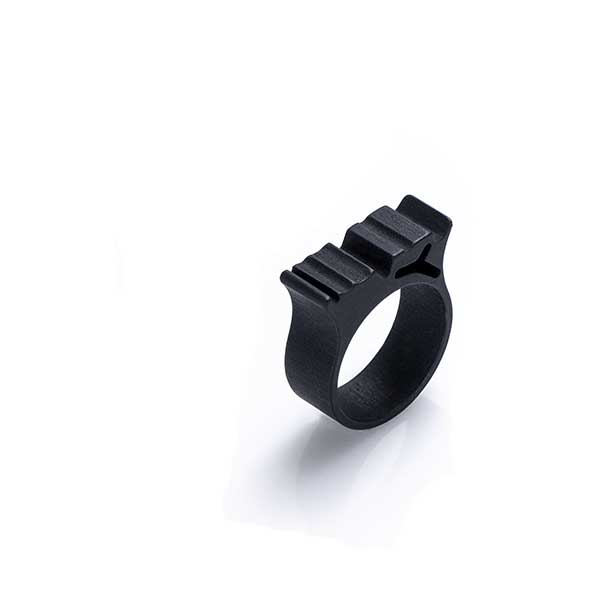 Ring r2 in black fashion style