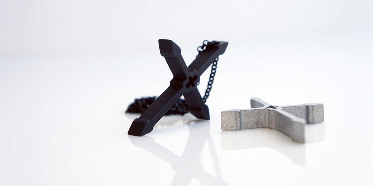 Fashion necklace k2 cross in black and raw aluminium