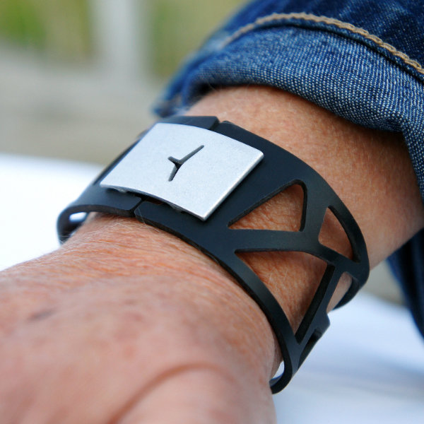 Unisex bracelet in black aluminum fashion style