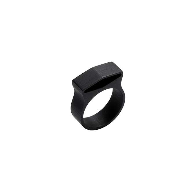 Ring r1 black fashion style